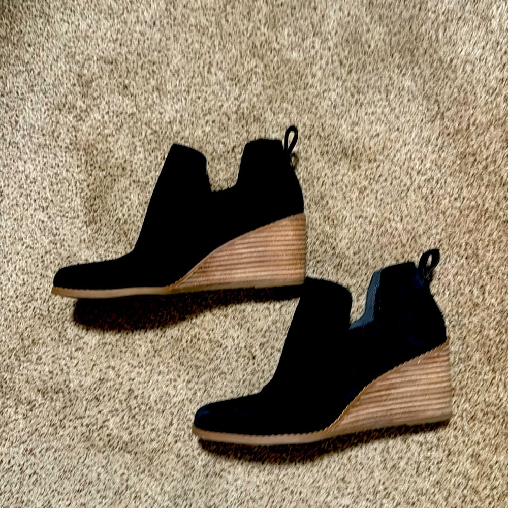 Tom’s booties.  Great used condition.  No trades.